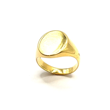 Clásico anillo de oro 18kts, modelo sello oval con tabla lisa para grabar. Talla 13. 5.60grs.