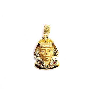 Colgante egipcio en oro 18kts, modelo faraon con detalles tallados y piedras naturales esmeraldas, rubíes y circonitas. Un diseñ