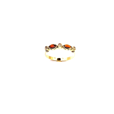 Precioso anillo de oro 18kts con rubies y circonitas. Talla 16. 1.40grs.