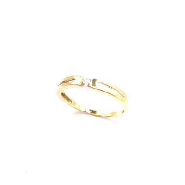 Anillo de oro 18kts, modelo alianza con circonita. Un anillo sencillo y bonito. Talla 16. 1.40grs.