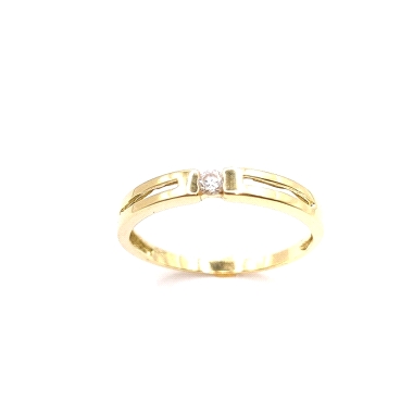Anillo de oro 18kts, modelo alianza con circonita. Un anillo sencillo y bonito. Talla 16. 1.40grs.