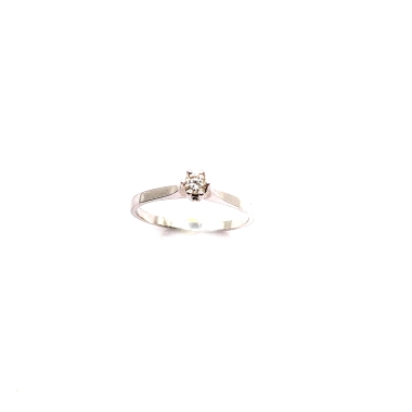 Clásico anillo solitario de oro blanco y diamante de 0.010cts. Anillo de oro blanco y diamante talla brillante, ideal para pedid