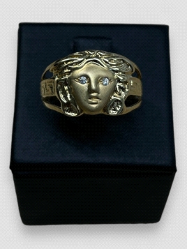 Anillo Oro 18K Medusa con circonitas. Peso 5.3g 5.30grs.