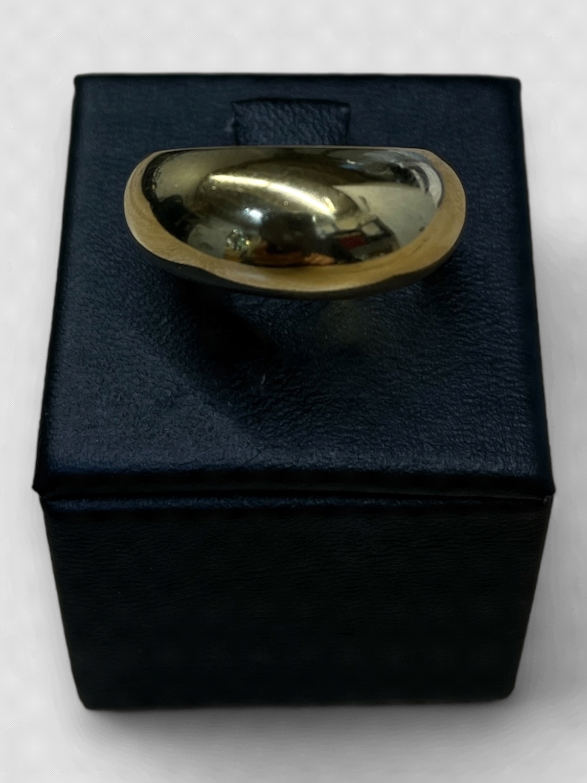 Anillo Oro 18k tipo Bombe. Peso 8.4g 8.40grs.