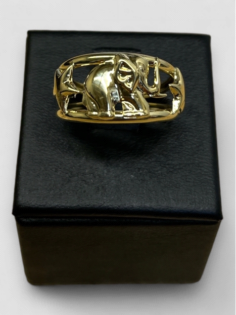 Anillo Oro 18K con Elefante. Peso 2g. 2.00grs.