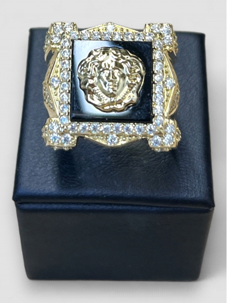 Anillo hombre Oro 18K diseño Versace estilo vintage. Peso 19g 19.00grs.