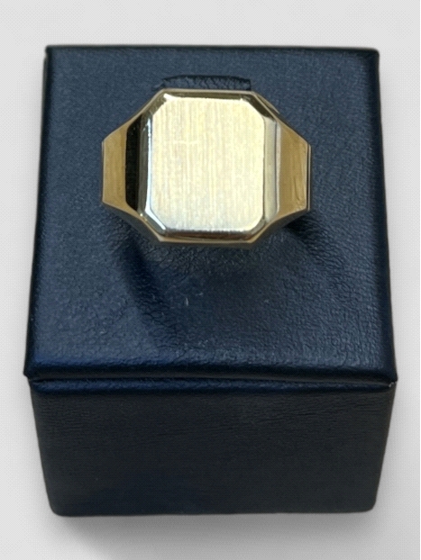 Anillo hombre Oro 18K tipo sello brillo. Peso 4.8g 4.80grs.