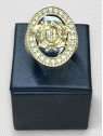 Anillo hombre Oro 18K diseño ovalado Versace. Peso 14.7g 14.70grs.