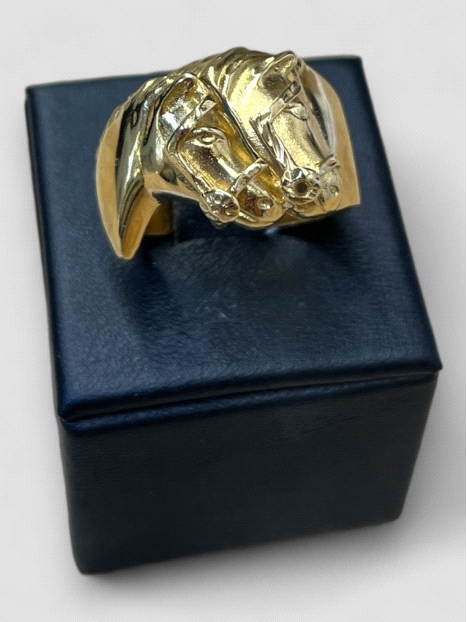 Anillo hombre Oro 18K diseño doble caballo. Peso 11.5g 11.50grs.