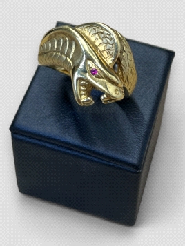 Anillo hombre Oro 18K diseño cobra. Peso 14.4g 14.40grs.