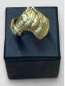 Anillo hombre Oro 18K diseño caballo. Peso 12.7g 12.70grs.