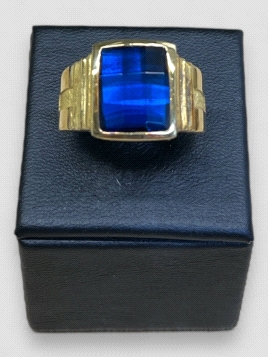 Anillo hombre Oro 18K tipo sello azul. Peso 9g 9.00grs.