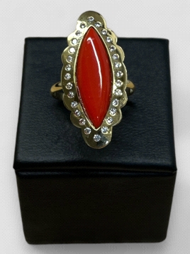 Anillo Oro 18K piedra coral. Peso 2.5g