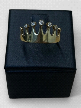 Anillo Oro 18K con forma Corona. Peso 2.2g.