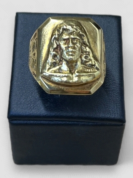 Anillo hombre Oro 18K con diseño Camarón. Peso 21.2g