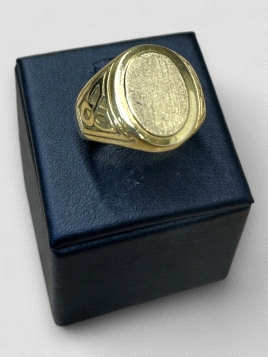 Anillo hombre Oro 18K tipo sello ovalado. Peso 8.4g