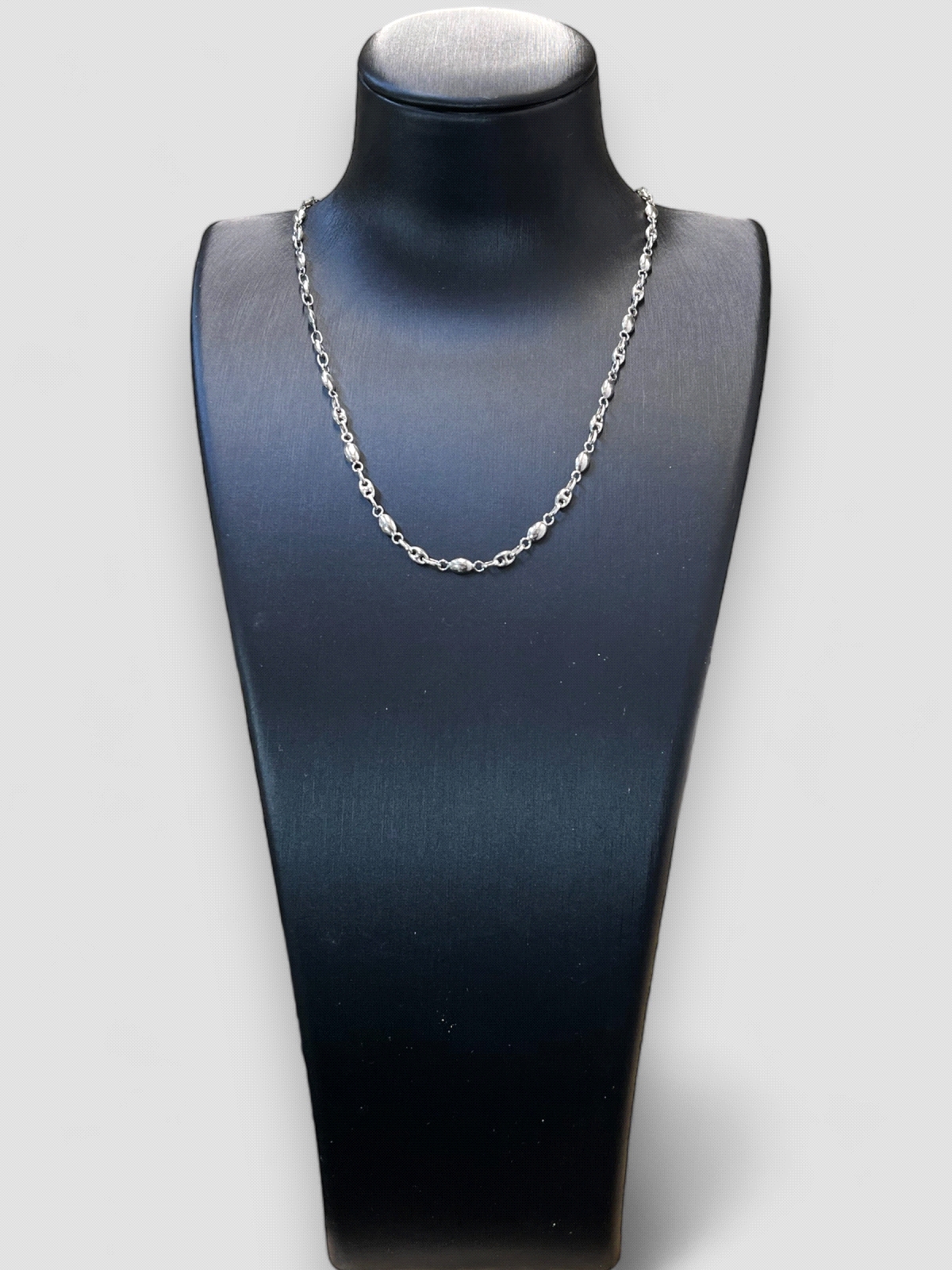 Cadena mujer Oro blanco 18KL. Peso 5.4g