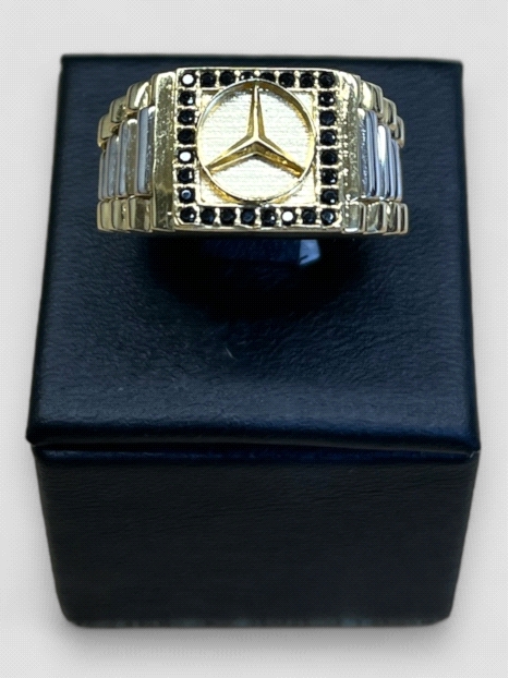 Anillo hombre Oro 18K diseño. Peso 11g