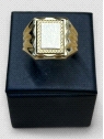 Anillo hombre Oro 18K tipo sello cuadrado labrado. Peso 6.8g