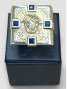 Anillo hombre Oro 18K cuadrado estilo Versace. Peso 26g