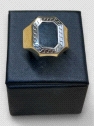 Anillo hombre Oro 18K tipo sello con Onix. Peso 5.6g