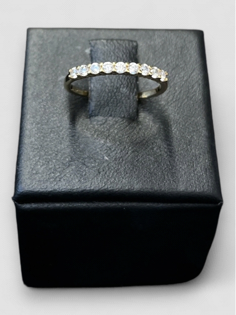 Anillo Circonitas oro 18k. peso 1.4g
