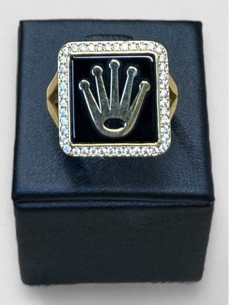 Anillo hombre Oro 18K diseño Rolex con onix. Peso 9.6g